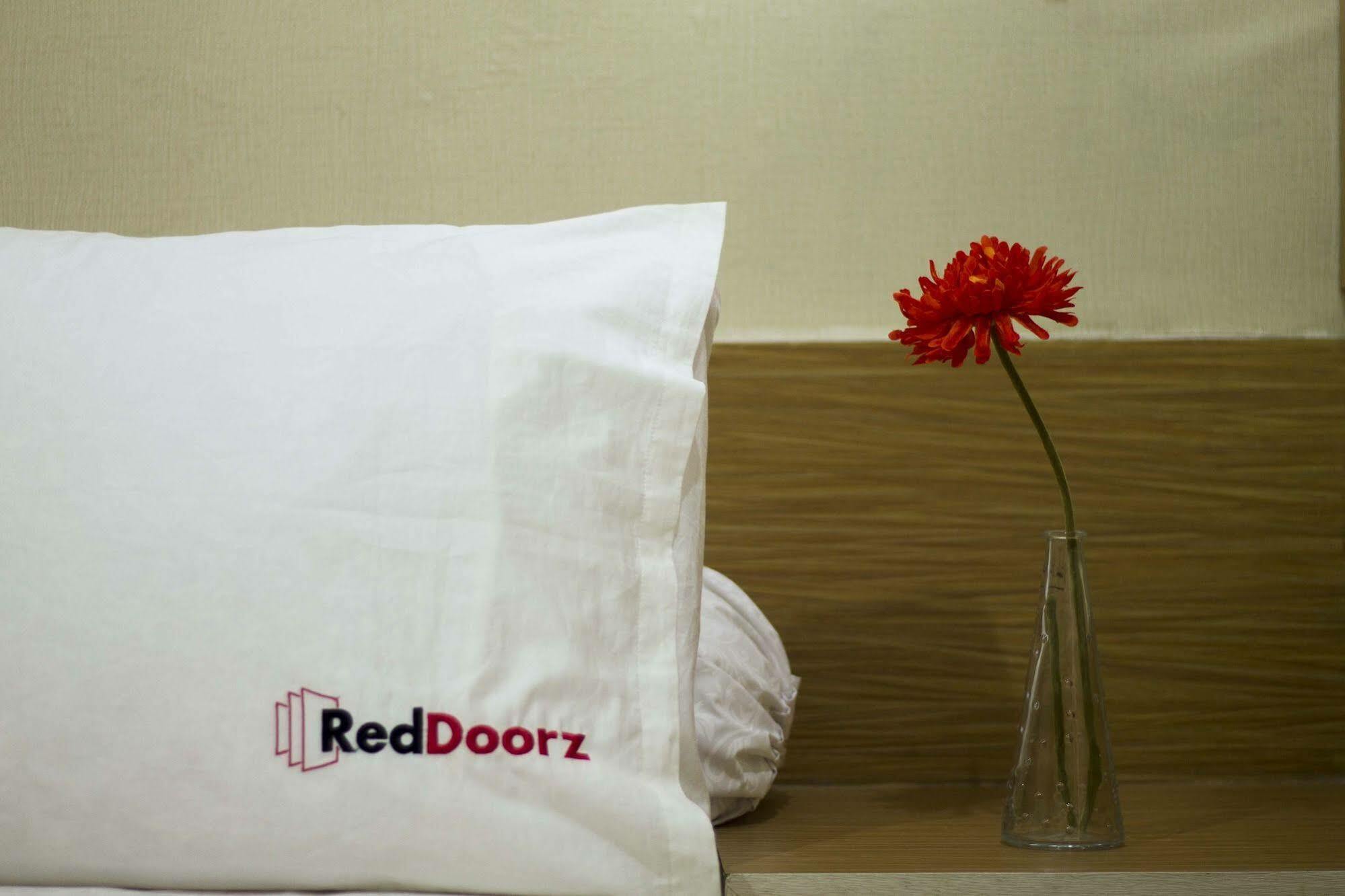 Reddoorz @ Umalas スミニャック エクステリア 写真